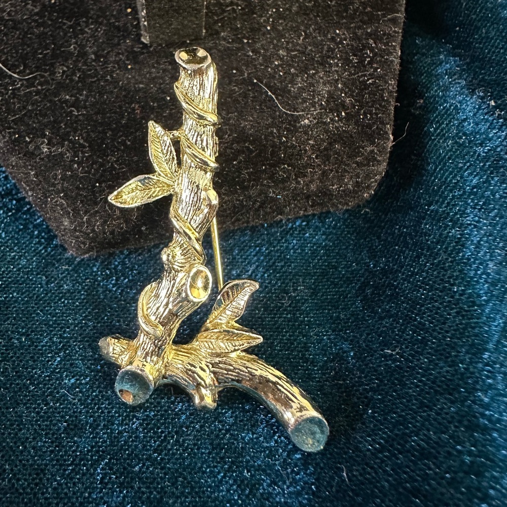 Sarah Coventry Gold and Silver Leaf Brooch